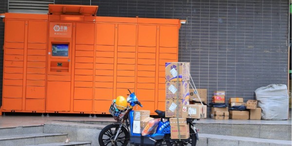 邮政、快递企业运输防控物资累计5.63万吨、包裹1.6亿件