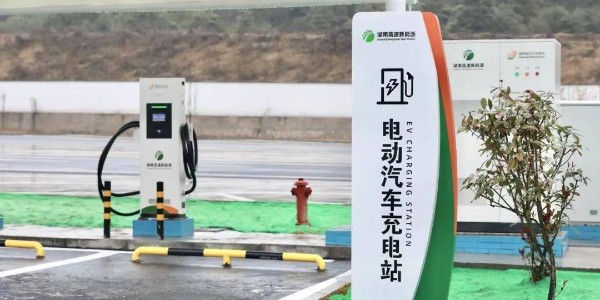 国家能源局:加强公路沿线充电设施建设